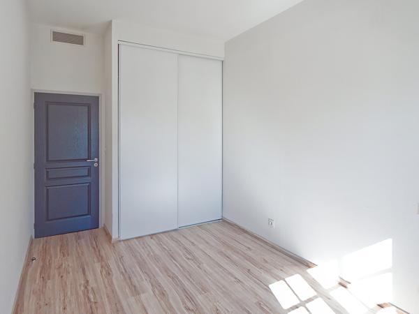 Appartement
         3 pièces
        - 99 m² 210 000 € *