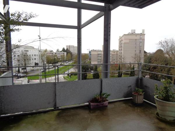 Appartement T4 de 82,78 m² en parfait état avec accès tram et commerces à pied