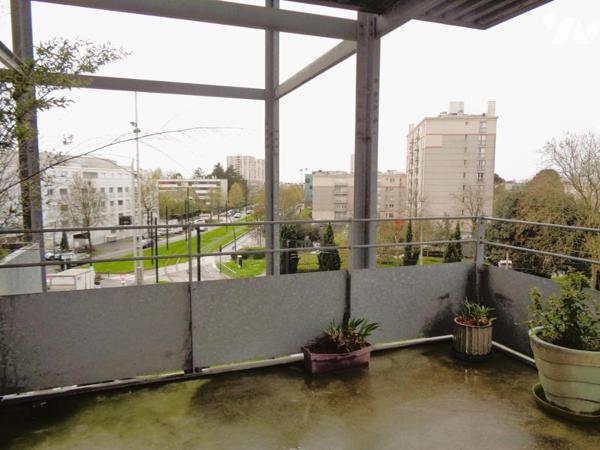 Appartement T4 de 82,78 m² en parfait état avec accès tram et commerces à pied