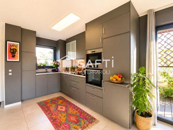 Appartement avec grande terrasse, traversant, lumineux