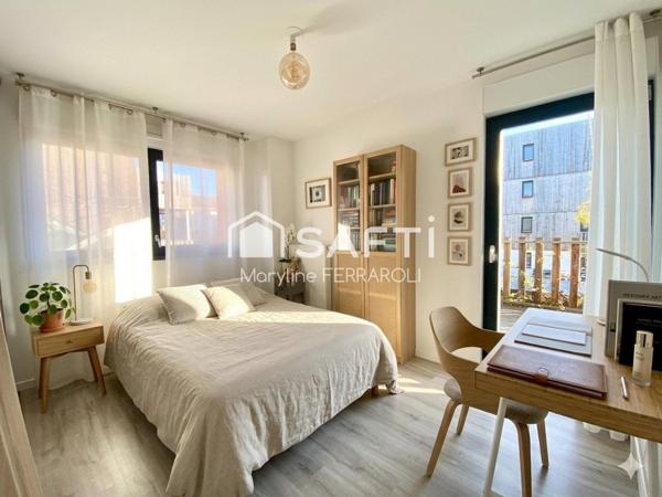 Appartement avec grande terrasse, traversant, lumineux