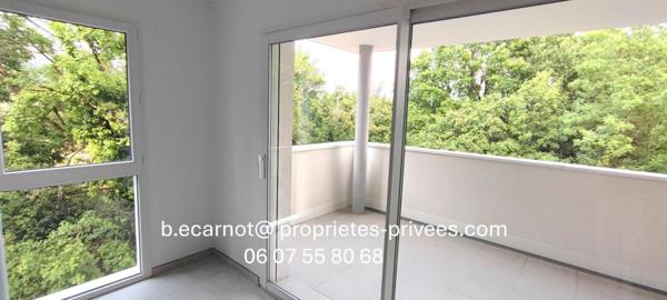 CLAIX 38640 - Appartement T4 - Terrasse 15 m² - 1er étage / 2