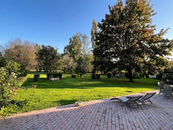 Elégante dans son parc