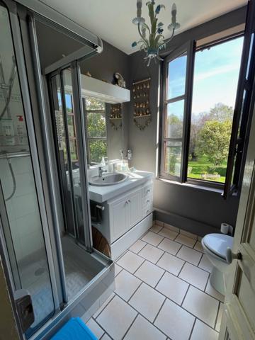 Elégante dans son parc