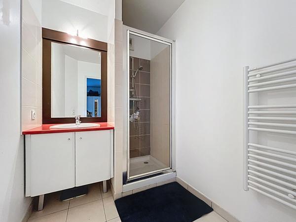 A vendre - Appartement T2 de 45 m² avec balcon et garage dans résidence récente (2012) avec ascenseur "Angers Gare/ Visitation"