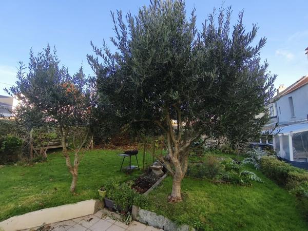 Maison de ville + Garage + Jardin