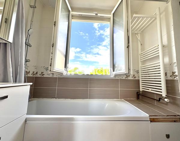Maison
         4 pièces
        - 71 m² 299 000 € *