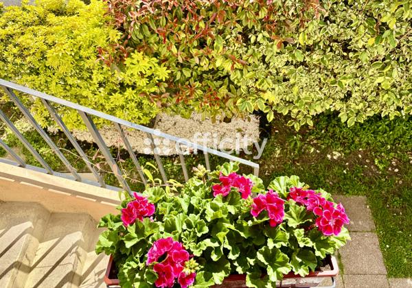 Maison
         4 pièces
        - 71 m² 299 000 € *