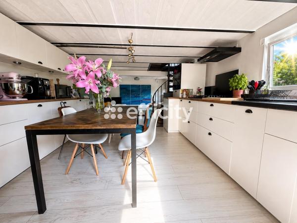 Maison
         4 pièces
        - 71 m² 299 000 € *