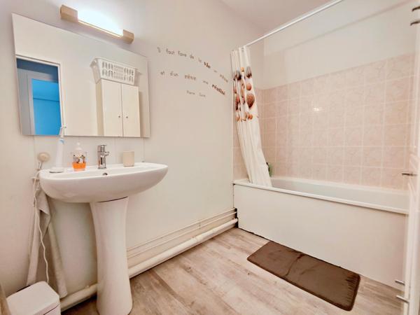 T3 rénové, cave, parking sécurisé, terrasse