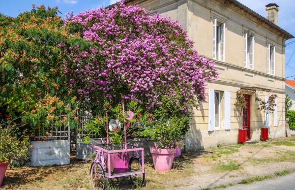 SECTEUR SAINT ANDRÉ DE CUBZAC (5MN)-Ensemble immobilier de rapport en pierres.
