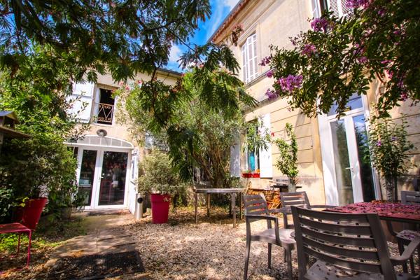SECTEUR SAINT ANDRÉ DE CUBZAC (5MN)-Ensemble immobilier de rapport en pierres.