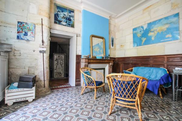 SECTEUR SAINT ANDRÉ DE CUBZAC (5MN)-Ensemble immobilier de rapport en pierres.