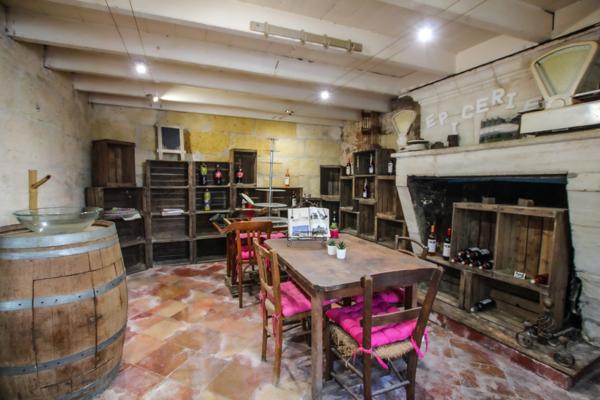 SECTEUR SAINT ANDRÉ DE CUBZAC (5MN)-Ensemble immobilier de rapport en pierres.