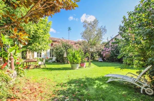 SECTEUR SAINT ANDRÉ DE CUBZAC (5MN)-Ensemble immobilier de rapport en pierres.