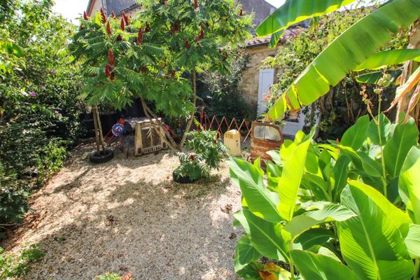 SECTEUR SAINT ANDRÉ DE CUBZAC (5MN)-Ensemble immobilier de rapport en pierres.
