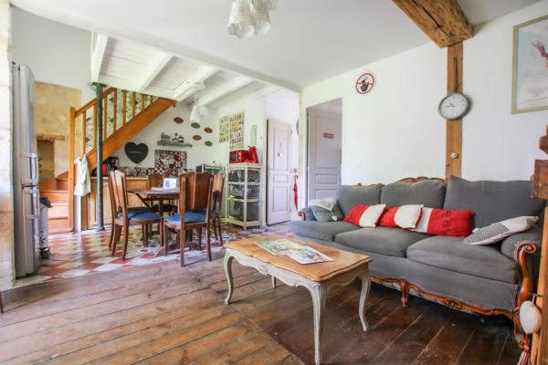 SECTEUR SAINT ANDRÉ DE CUBZAC (5MN)-Ensemble immobilier de rapport en pierres.