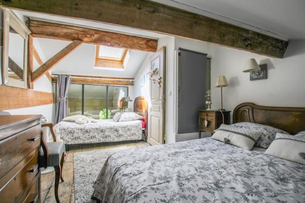 SECTEUR SAINT ANDRÉ DE CUBZAC (5MN)-Ensemble immobilier de rapport en pierres.