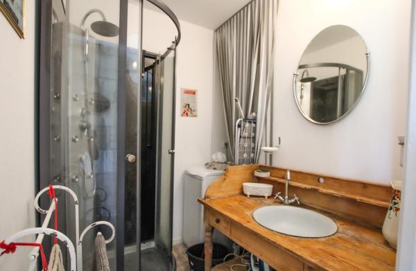 SECTEUR SAINT ANDRÉ DE CUBZAC (5MN)-Ensemble immobilier de rapport en pierres.