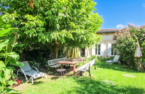 SECTEUR SAINT ANDRÉ DE CUBZAC (5MN)-Ensemble immobilier de rapport en pierres.