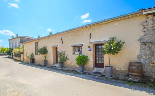 SECTEUR SAINT ANDRÉ DE CUBZAC (5MN)-Ensemble immobilier de rapport en pierres.