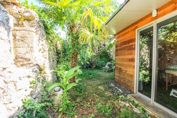 SECTEUR SAINT ANDRÉ DE CUBZAC (5MN)-Ensemble immobilier de rapport en pierres.