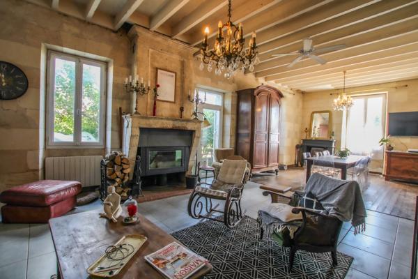 SECTEUR SAINT ANDRÉ DE CUBZAC (5MN)-Ensemble immobilier de rapport en pierres.