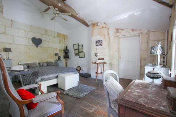 SECTEUR SAINT ANDRÉ DE CUBZAC (5MN)-Ensemble immobilier de rapport en pierres.