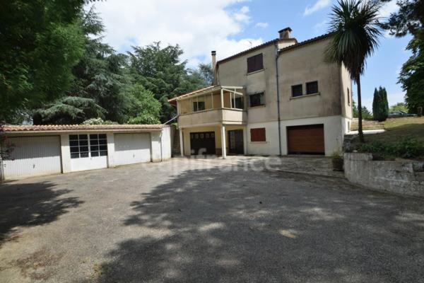 Maison 4 chambres, 1 bureau, dépendances, terrain clos 22694m2 à MEILHAN SUR GARONNE (47)