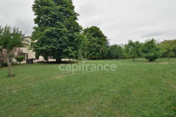 Maison 4 chambres, 1 bureau, dépendances, terrain clos 22694m2 à MEILHAN SUR GARONNE (47)
