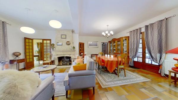 Maison 4 chambres, 1 bureau, dépendances, terrain clos 22694m2 à MEILHAN SUR GARONNE (47)