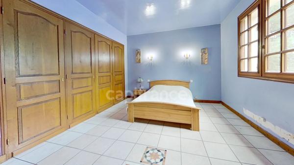 Maison 4 chambres, 1 bureau, dépendances, terrain clos 22694m2 à MEILHAN SUR GARONNE (47)