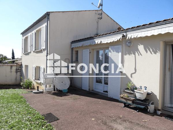 Location Maison 5 pièces 112.84 m² - 39 RUE BEAUSEJOUR L'houmeau 17137