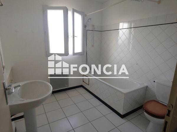 Location Maison 5 pièces 112.84 m² - 39 RUE BEAUSEJOUR L'houmeau 17137