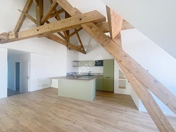 A vendre- Appartement rénové de 60m2 en centre-ville de Chateau Gontier Sur Mayenne 2 pièces