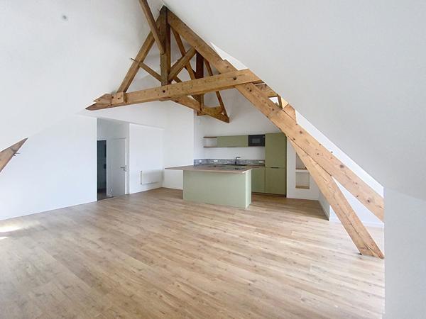 A vendre- Appartement rénové de 60m2 en centre-ville de Chateau Gontier Sur Mayenne 2 pièces