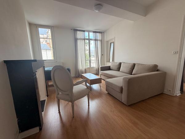 A louer a- Appartement T2 - Angers hyper centre-ville