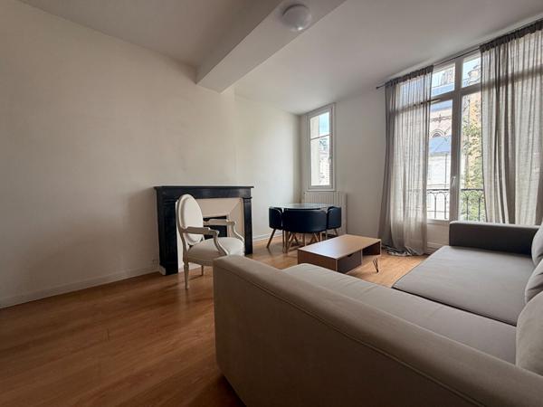 A louer a- Appartement T2 - Angers hyper centre-ville