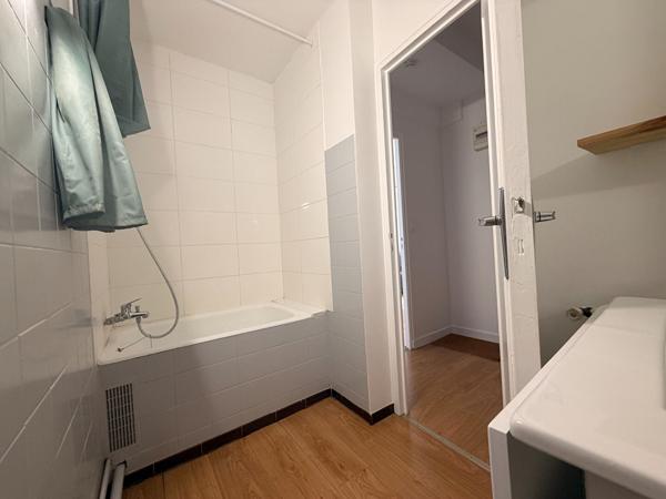 A louer a- Appartement T2 - Angers hyper centre-ville