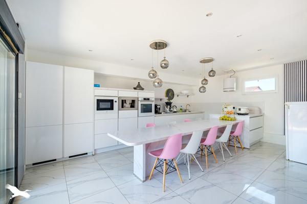 Maison à vendre 560 304 € Vaulx-en-Velin 5 p 140 m² DPE C