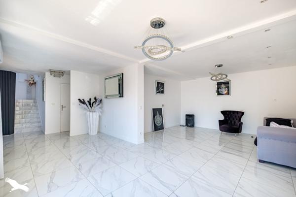 Maison à vendre 560 304 € Vaulx-en-Velin 5 p 140 m² DPE C