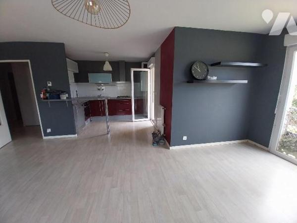Appartement T3 avec balcon plein sud - Vitré (35500)

Situé dans une résidence sécurisée avec...