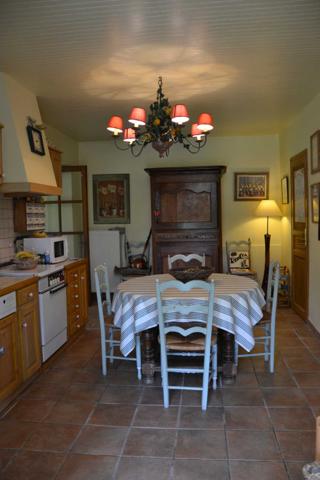 Maison ancienne - Le bugue Belle maison en pierre du 18ème restaurée, 3 chambres, véranda, proche de tous commerces.Terrasse couverte avec four à pain et terrain plat piscinable d'environ 2000m².