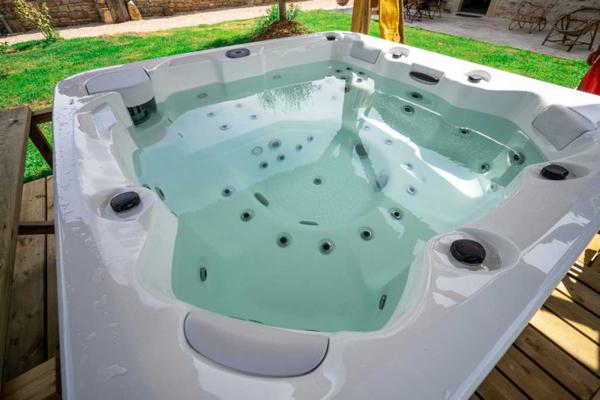 Maison ancienne - Figeac Secteur Figeac - Ravissante Maison de charme en pierre restaurée sur 1002 m² avec jacuzzi