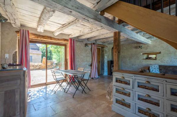 Maison ancienne - Figeac Secteur Figeac - Ravissante Maison de charme en pierre restaurée sur 1002 m² avec jacuzzi