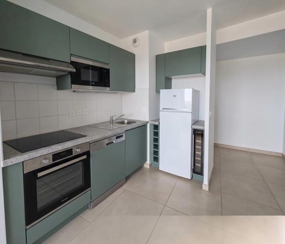 CAP D’AGDE – CENTRE-PORT | Résidence ICONIC : T3 de standing modulable en suite parentale avec 2 WC, vie tout à pied et stationnement XXL uniq