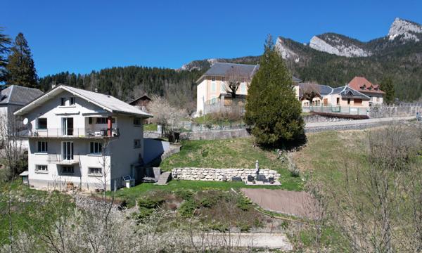 Saint-Pierre-de-Chartreuse (38380) Maison avec vue à couper le souffle - 35 mn de Grenoble - ensoleillement - terrasses aménagées - terrain