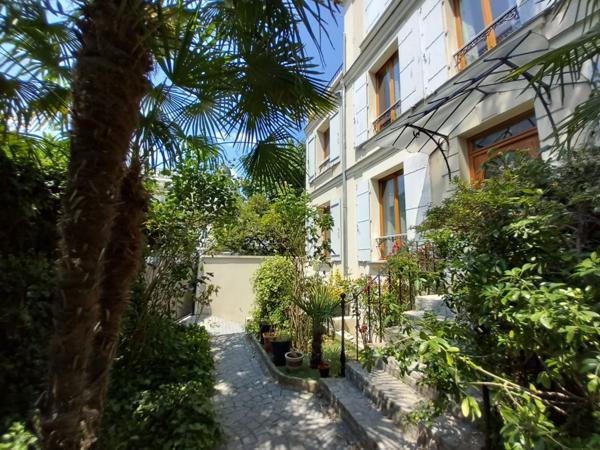 Puteaux (92800) Puteaux / Les Bergères - Triplex d'exception, climatisé, jardin privatif, garage, emplacement parking