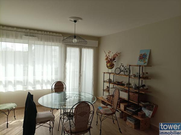 Appartement
                                                                                                                                                                                                                                                                                                                        3 pièce(s)                                                                                                                                                                                                          2 chambre(s)                                                                                                                                                                                                          60  m²
