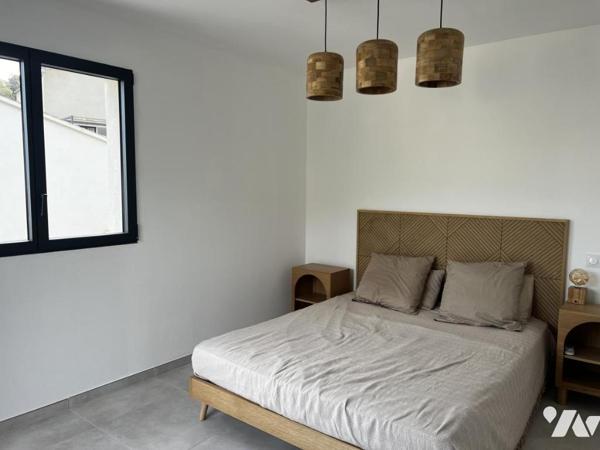 Maison de type 4 avec couloir de nage et dépendance 